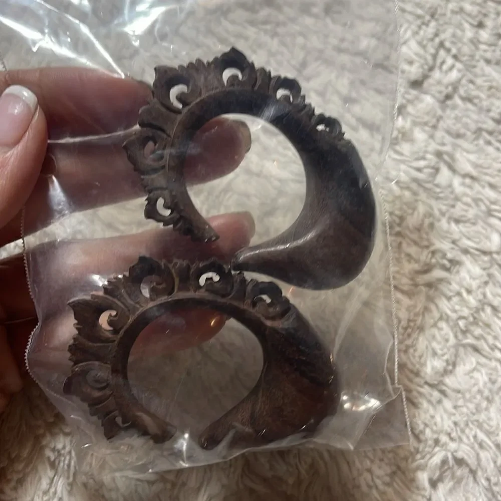 Sono Wood hangers gauge is multiple sizes availabl NEW
